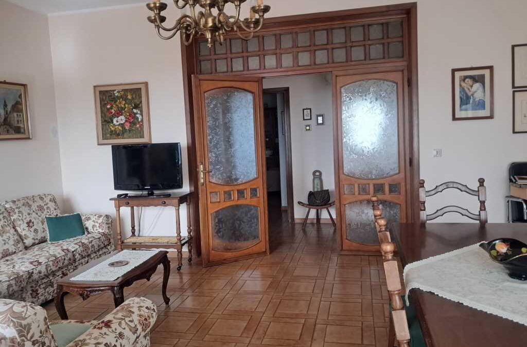 PENNE-VIA G. D’ALFONSO: LUMINOSO APPARTAMENTO CON MANSARDA E GARAGE