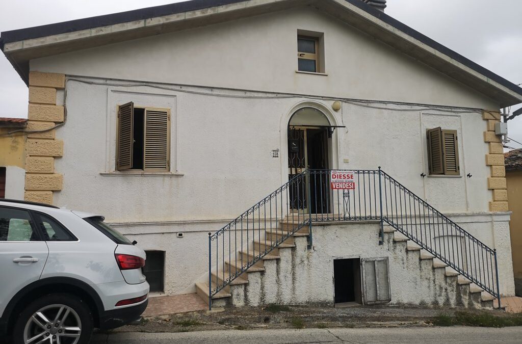 MONTEBELLO DI BERTONA: VILLETTA CON GIARDINO